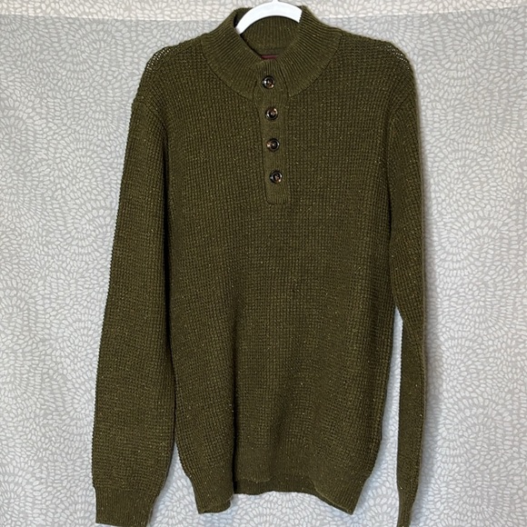 New Alesbury Green button detailed sweater - Picture 2 of 8